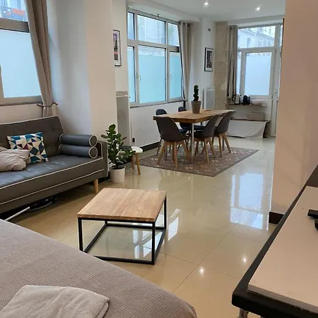 Large And Unique Souplex 60sqm, Well Located Parigi
